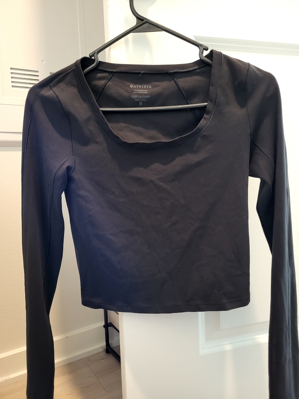 Athleta Womens Black Long-Sleeve Scoop Neck Top Xs